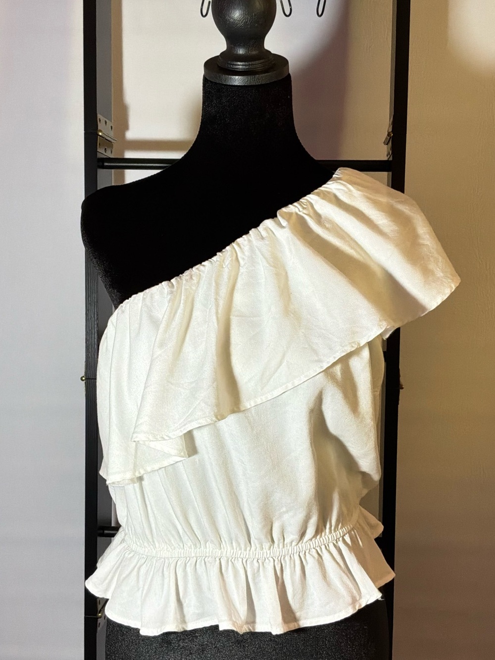 🌙✨Japna White One-Shoulder Ruffle Top - Picture 4 of 14